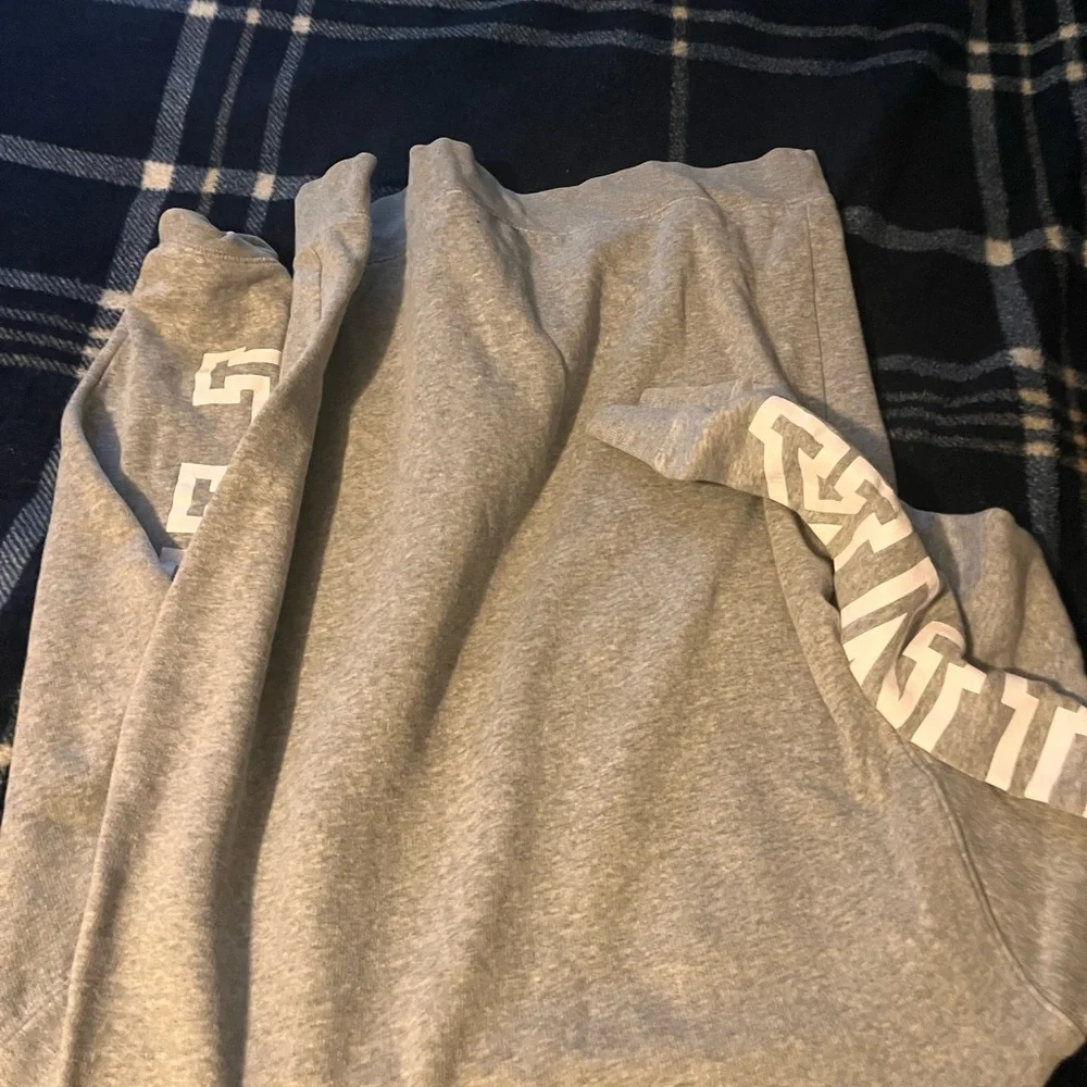 Pink pull over - Picture 3 of 3